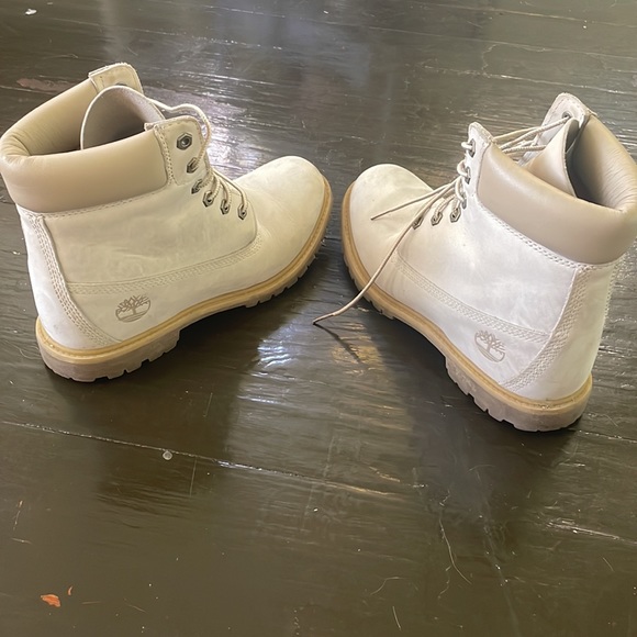 Nude/Taupe timberlands - Picture 3 of 4